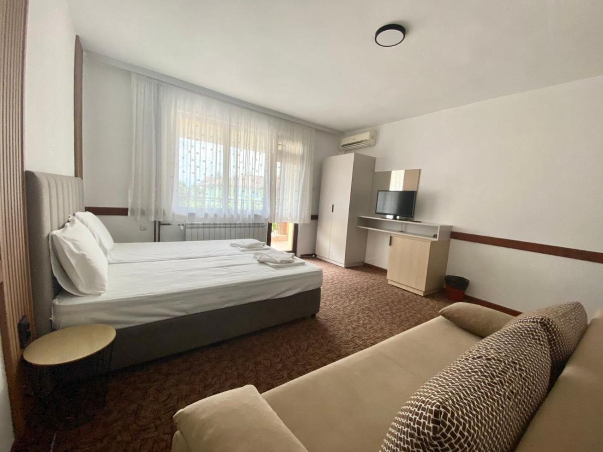 Хотел М1 Hotel Primorszko Kültér fotó