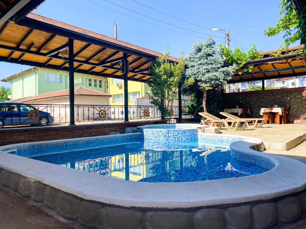 Хотел М1 Hotel Primorszko Kültér fotó
